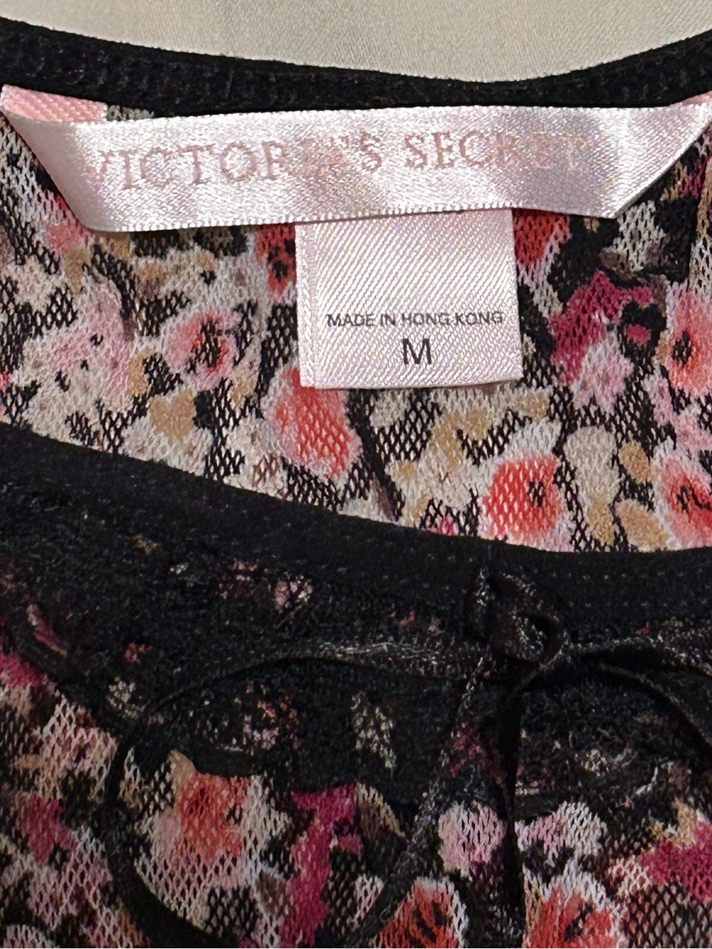 Y2K Victoria’s Secret Pink Label Floral Two-Piece Lounge Set in Black and Pink - Picture 12 of 15